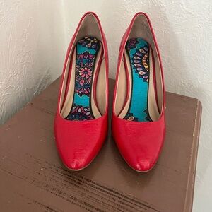 Size 8 women’s 3-4” red heels